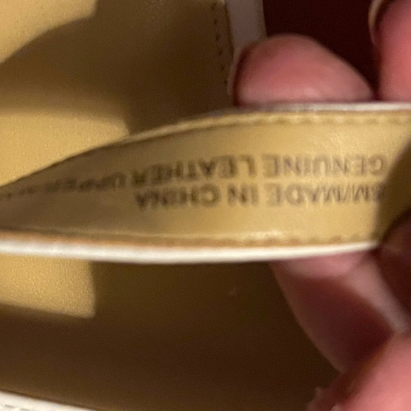 Talbots white leather sandal flats, size 8 EUC - Picture 3 of 5